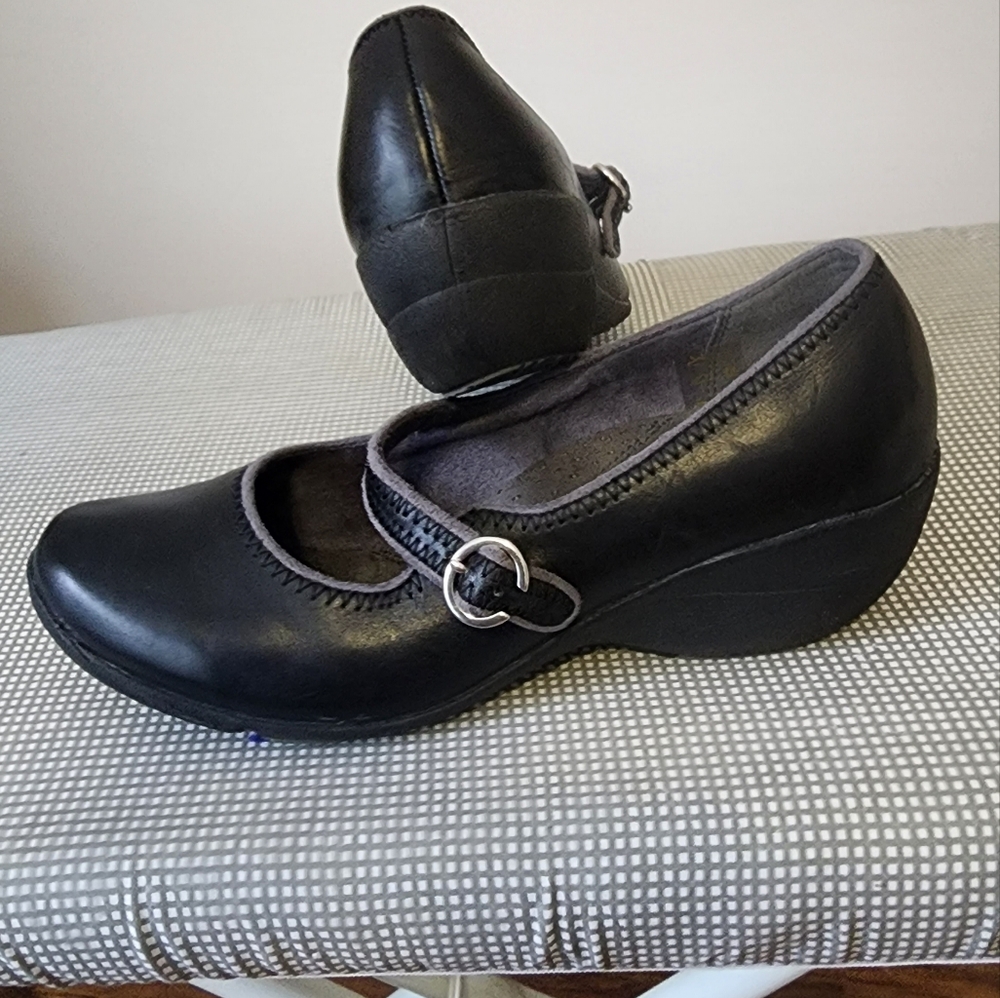 Hushpuppies Shoes size 9.5 black with grey trim
